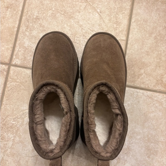 UGG brown ultra platform boots - Picture 2 of 8